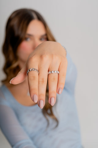 ANILLO OVALOS BLANCOS PLATEADO - 40
